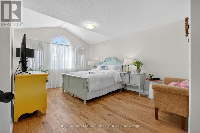 29352241/1952-schroeder-crescent/springridgeeast-village/ottawa/ontario/K4A4P7_31