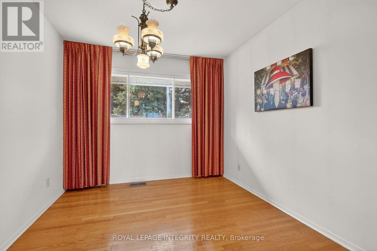 29006846/2106-dunelm-street/elmvale-acresurbandale/ottawa/ontario/K1G2S3_12