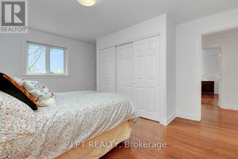 28311107/10a-ashburn-drive/borden-farmstewart-farmcarleton-heightsparkwood-hills/ottawa/ontario/K2E6N3_37
