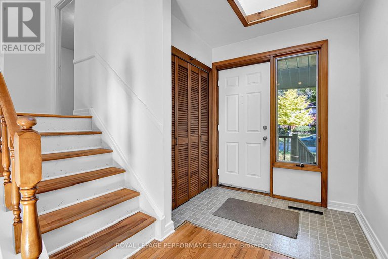 29023236/1394-wesmar-drive/alta-vista/ottawa/ontario/K1H7T5_4