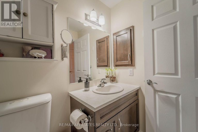 28830419/201-220-janka-private/emerald-meadowstrailwest/ottawa/ontario/K2V0E6_20