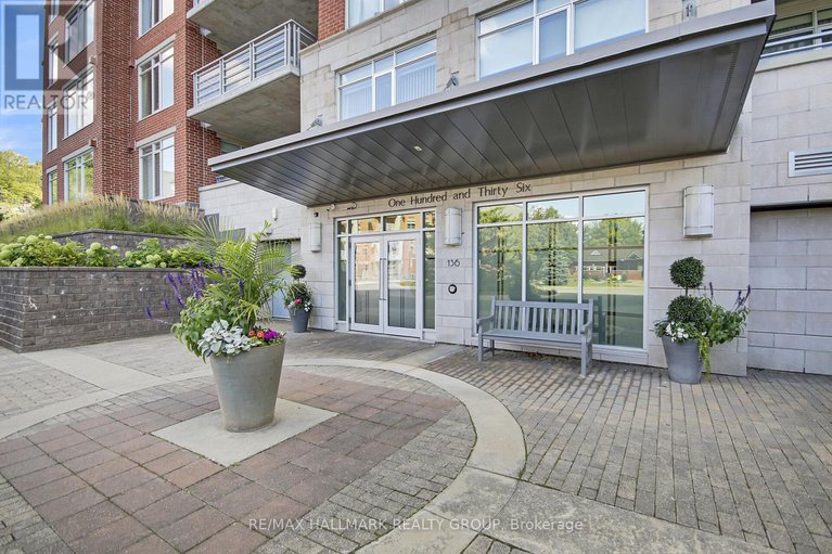 28856481/608-136-darlington-private/hunt-clubwestern-community/ottawa/ontario/K1V0X6_2