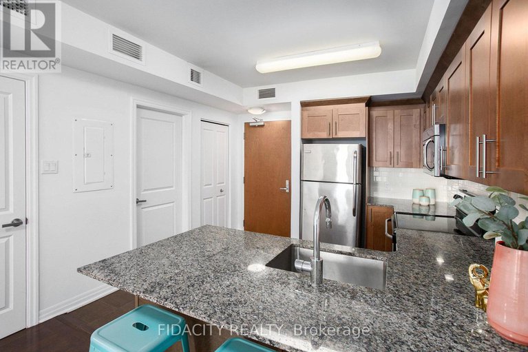 28466126/1105-242-rideau-street/sandy-hill/ottawa/ontario/K1N0B7_11