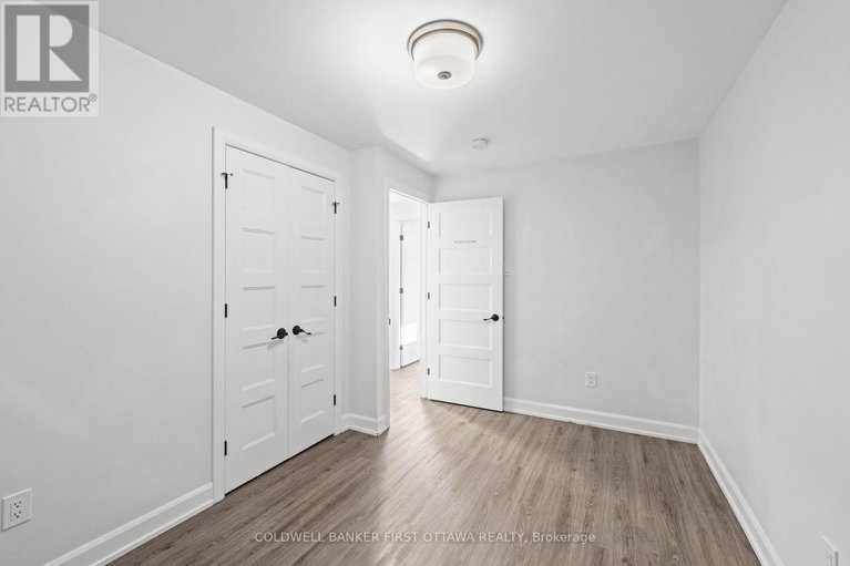 29689692/351-amiens-street/bilberry-creekqueenswood-heights/ottawa/ontario/K1E1P1_39