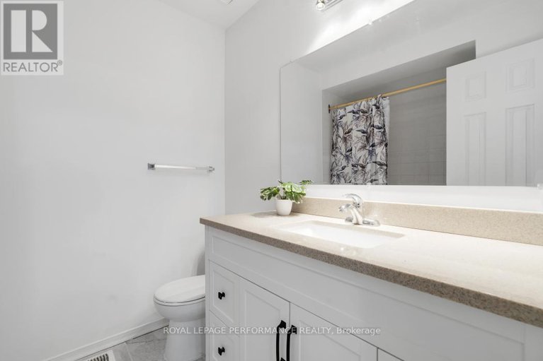 28601739/1416-caravel-crescent/bilberry-creekqueenswood-heights/ottawa/ontario/K1E3X4_24