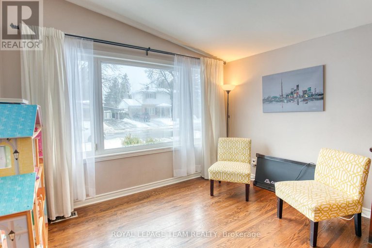 28637170/2010-featherston-drive/urbandale-acres/ottawa/ontario/K1H6P9_5