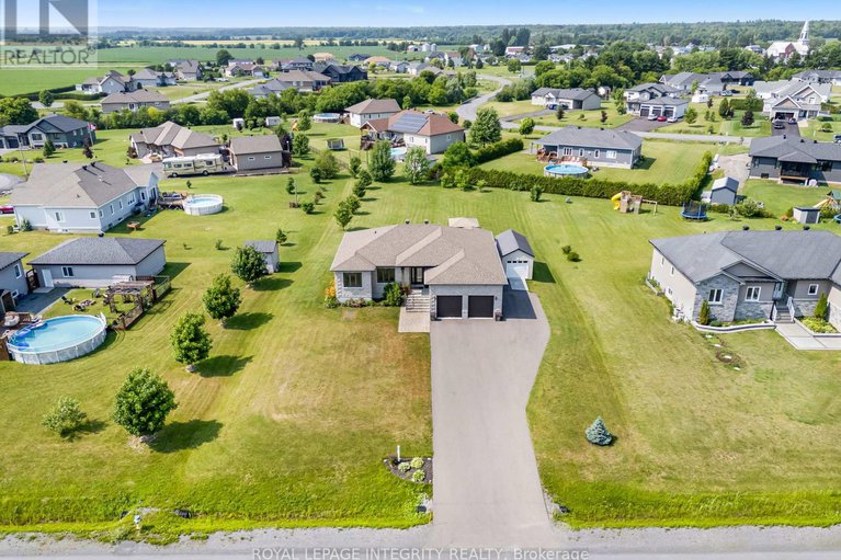 28552099/251-des-violettes-street/clarencerockland-twp/clarence-rockland/ontario/K0A2A0_39