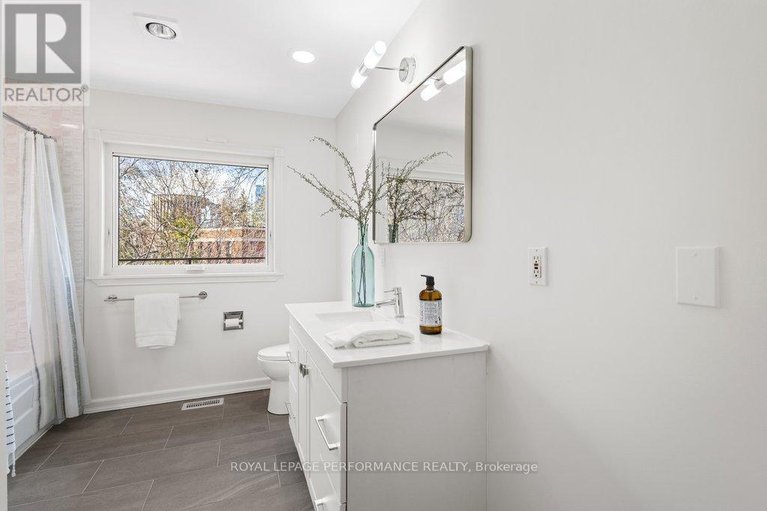 29650204/35-waverley-street/ottawa-centregolden-triangle/ottawa/ontario/K2P0T7_34