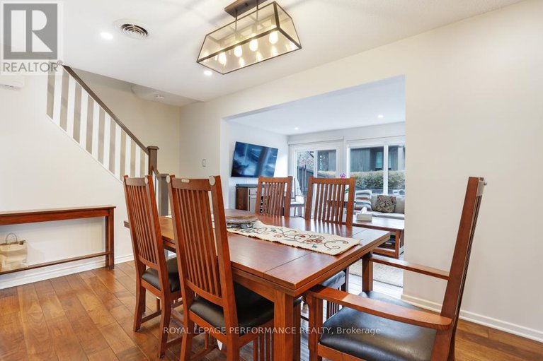 29039547/695-richmond-road/woodroffe/ottawa/ontario/K2A0G6_17