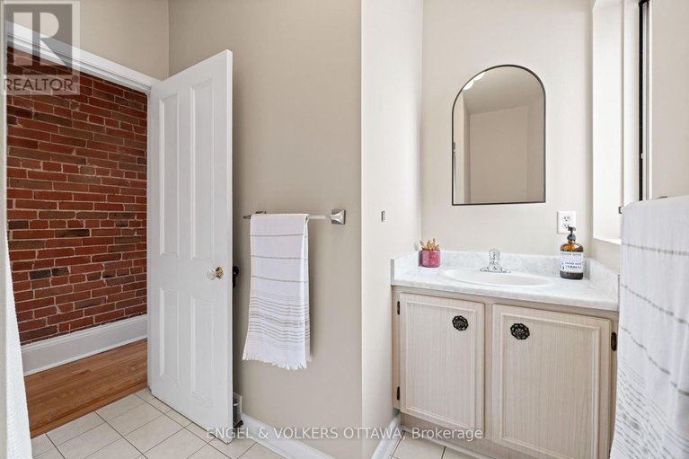 29393365/210-daly-avenue/sandy-hill/ottawa/ontario/K1N6G2_37