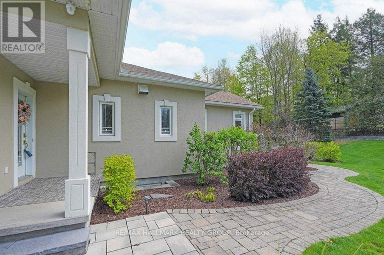 28498840/2680-pierrette-drive/cumberland-estates/ottawa/ontario/K4C1B6_4