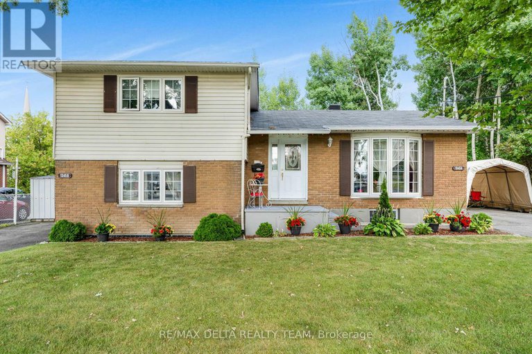 28814216/1345-belcourt-boulevard/orleanssunridge/ottawa/ontario/K1C1L8_1