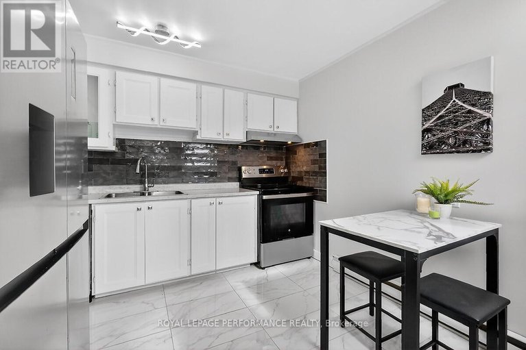 29468633/42-compata-way/blackburn-hamlet-south/ottawa/ontario/K1B4W9_13