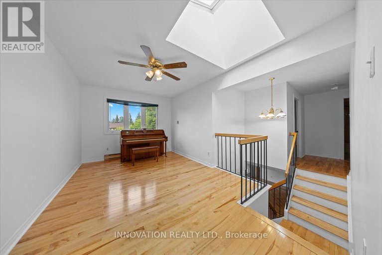 28436166/1553-marcoux-drive/bilberry-creekqueenswood-heights/ottawa/ontario/K1E2K5_17