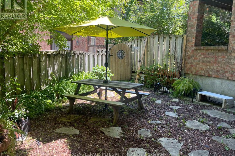 28271638/1471-bryson-lane/sawmill-creektimbermill/ottawa/ontario/K1T2T7_26