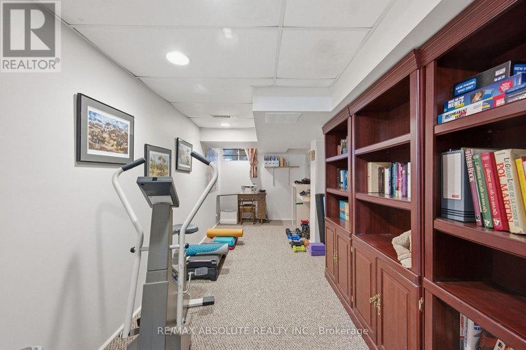 29522201/605-rowanwood-avenue/mckellarhighland/ottawa/ontario/K2A3E3_46