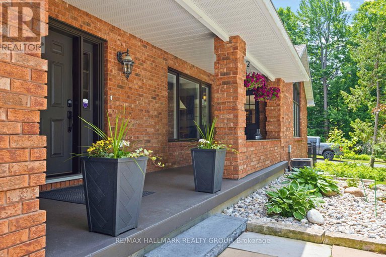 28842720/6431-clingin-lane/manotick-south-to-roger-stevens/ottawa/ontario/K4M1B3_4
