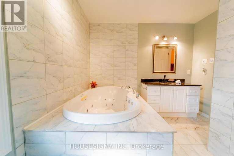 29349443/566-falwyn-crescent/fallingbrookridgemount/ottawa/ontario/K4A2A4_30