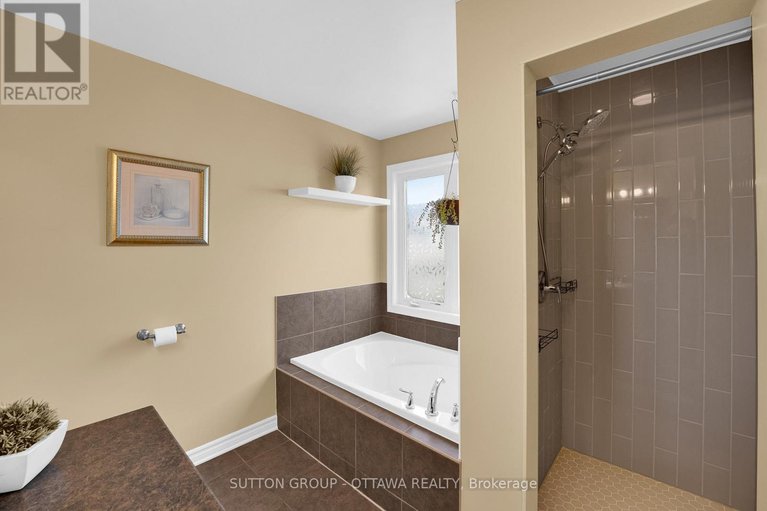 28556143/3596-cambrian-road/half-moon-bay/ottawa/ontario/K2J0S5_26