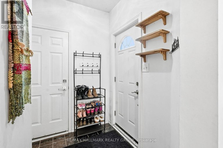 29236734/480-wincanton-drive/chatelaine-village/ottawa/ontario/K4A3Y1_5