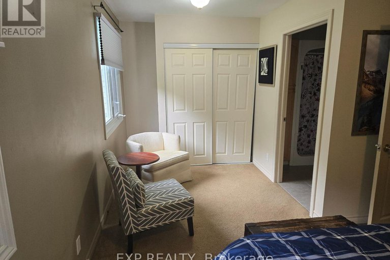 29110735/1990-belcourt-boulevard/chateauneuf/ottawa/ontario/K1C1M5_7