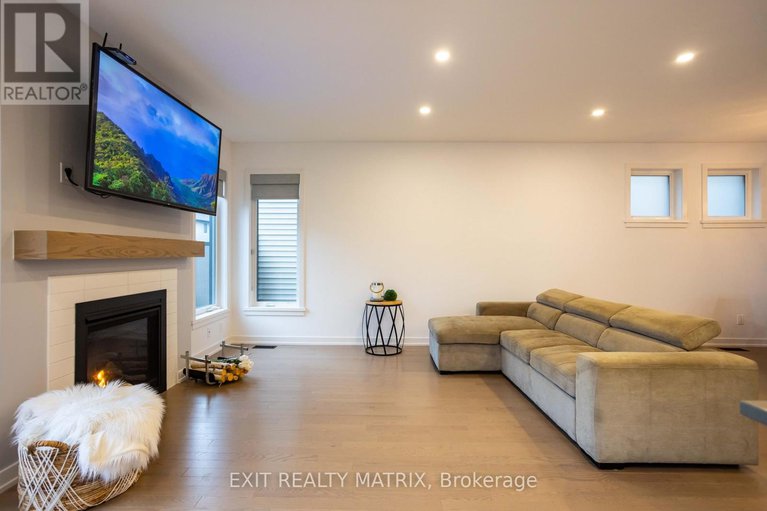 29159209/6487-renaud-road/mer-bleuebradley-estatesanderson-park/ottawa/ontario/K1W0R8_14