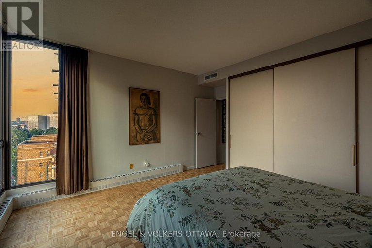 28619826/8a-400-laurier-avenue-e/sandy-hill/ottawa/ontario/K1N8Y2_26