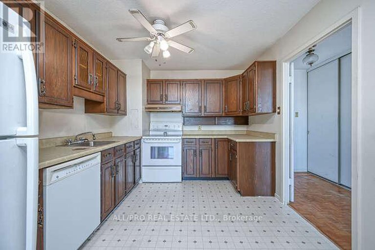 28203485/2951-riverside-drive-e/mooneys-bayriverside-park/ottawa/ontario/K1V8W6_8