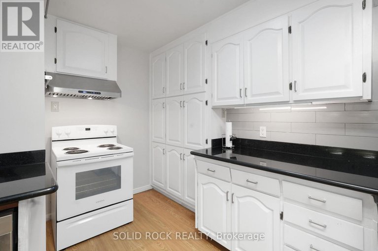 28538691/1135-maybank-street/parkway-park/ottawa/ontario/K2C2W7_12