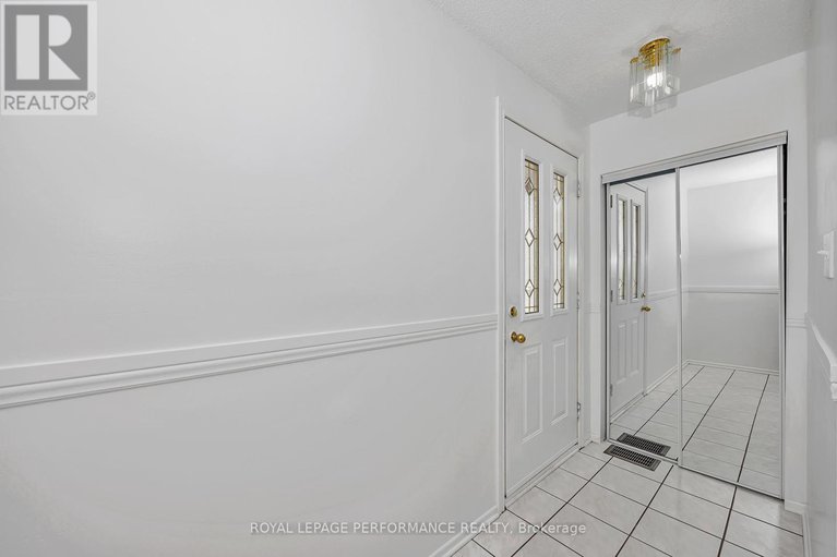 28423853/195-baribeau-street/vanier/ottawa/ontario/K1L7R4_9