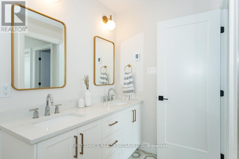 29386266/296-riverdale-avenue/old-ottawa-south/ottawa/ontario/K1S1R1_18