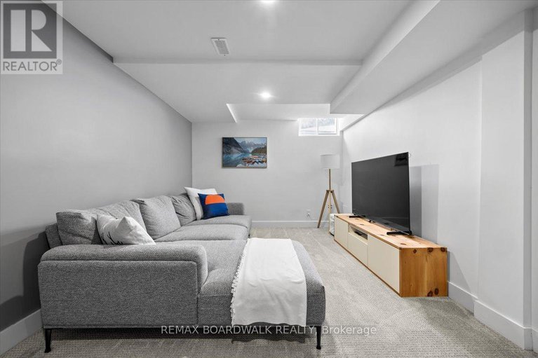 29432300/1535-kamouraska-circle/chateauneuf/ottawa/ontario/K1C3J1_41