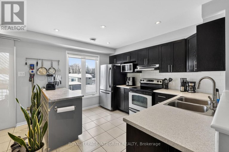 29311527/360-galston-private/mer-bleuebradley-estatesanderson-park/ottawa/ontario/K1W0G3_12
