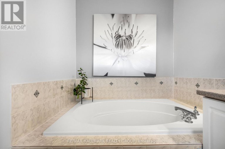 29166740/2025-boisfranc-circle/avalon-east/ottawa/ontario/K4A4Z6_25