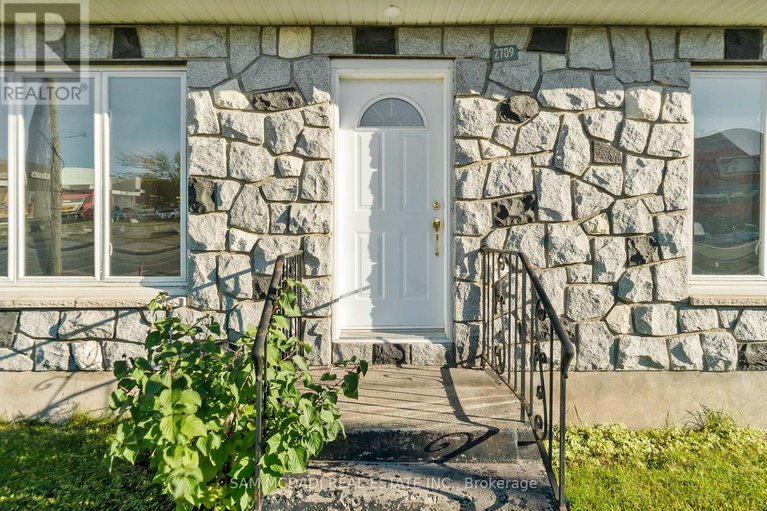 28972979/2709-laurier-street/town-of-rockland/clarence-rockland/ontario/K4K1A3_5