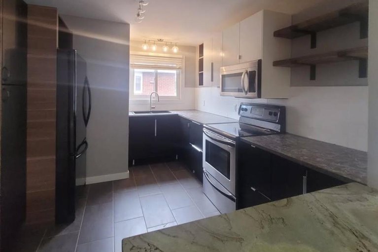 28895850/726-cummings-avenue/castle-heightsrideau-high/ottawa/ontario/K1K2L1_6