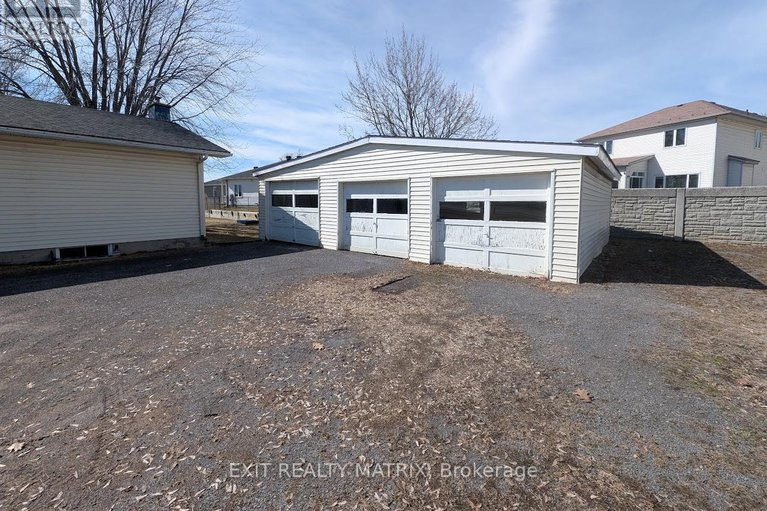 27992134/1632-trim-road/fallingbrookpineridge/ottawa/ontario/K4A3P8_2