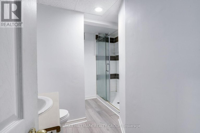 29015120/6-robina-avenue/westcliffe-estates/ottawa/ontario/K2H9R3_23