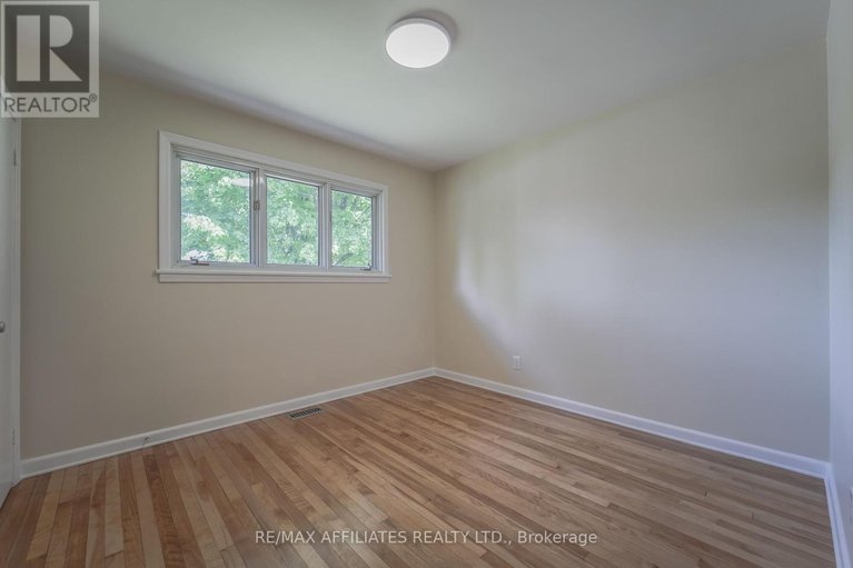 28513866/536-browning-avenue/riverview-park/ottawa/ontario/K1G0T4_26