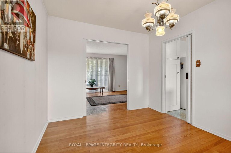 29006846/2106-dunelm-street/elmvale-acresurbandale/ottawa/ontario/K1G2S3_11