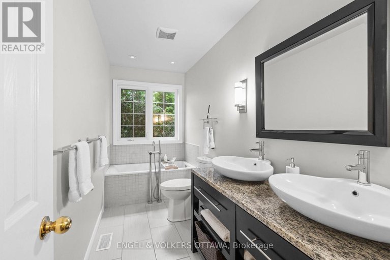 28604093/935-fieldown-street/cumberland-ridge/ottawa/ontario/K4C1B9_23