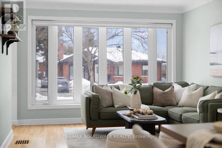 29391601/1446-woodward-avenue/carlington/ottawa/ontario/K1Z7W3_6