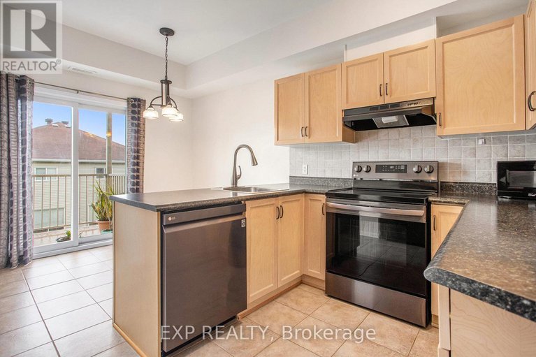 28456639/5-90-briargate-private/springridgeeast-village/ottawa/ontario/K4A0C4_15