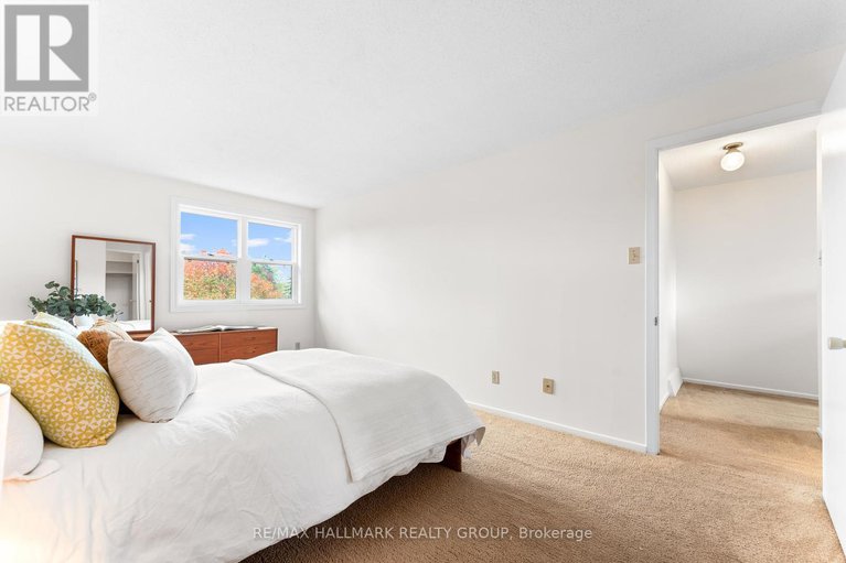 28978664/1075-avignon-court/orleans-wood/ottawa/ontario/K1C2N4_24