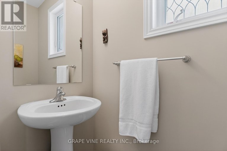 29642085/650-fisher-street/north-grenville-twp-kemptville-south/north-grenville/ontario/K0G1J0_9