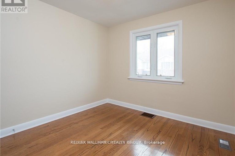28110435/298a-woodroffe-avenue/woodroffe/ottawa/ontario/K2A3N5_17