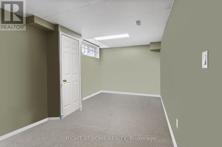 29253962/139-locheland-crescent/barrhaven-east/ottawa/ontario/K2G6H3_31