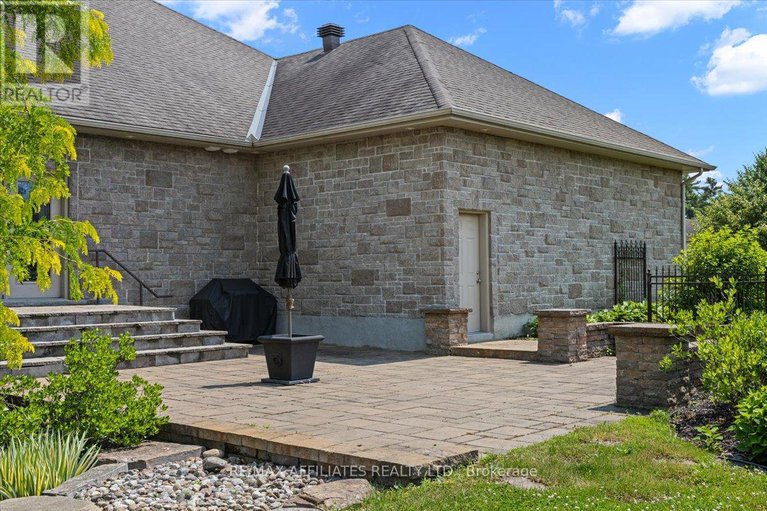28568193/1530-creagan-court/cumberland-estates/ottawa/ontario/K4C0A5_46