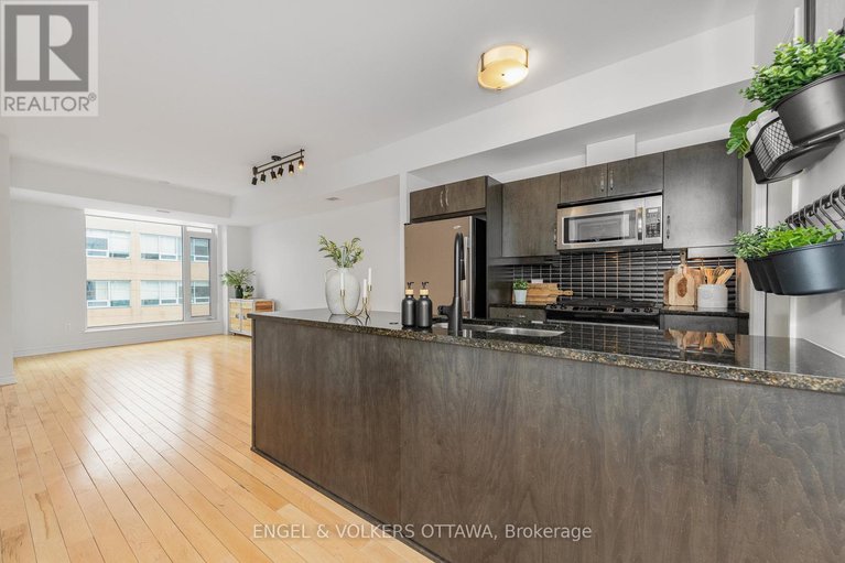 29300868/312-575-byron-avenue/mckellarhighland/ottawa/ontario/K2A1R7_11