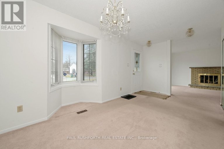 29628784/302-roxdale-avenue/bilberry-creekqueenswood-heights/ottawa/ontario/K1E1T8_10